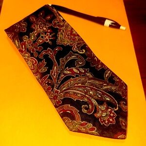 Bristol House 100% Italian Silk Maroon Brown Tie. Clean.